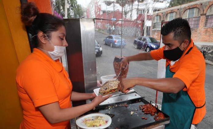 Con tacos y frijoles los mexicanos muestran su cara solidaria ante la crisis