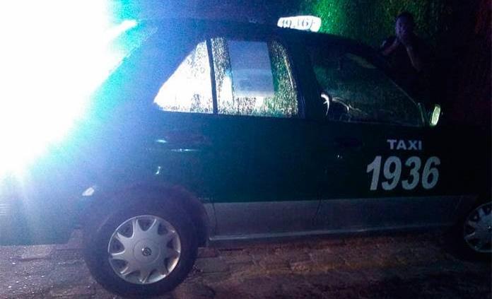 Hampones asaltan a taxista en el fraccionamiento Olinda en Pozos