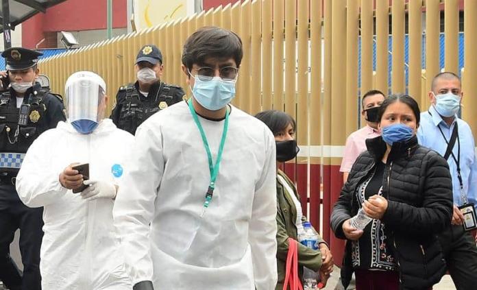 Hay 11 hospitales públicos y 3 privados en CMDX saturados por COVID-19
