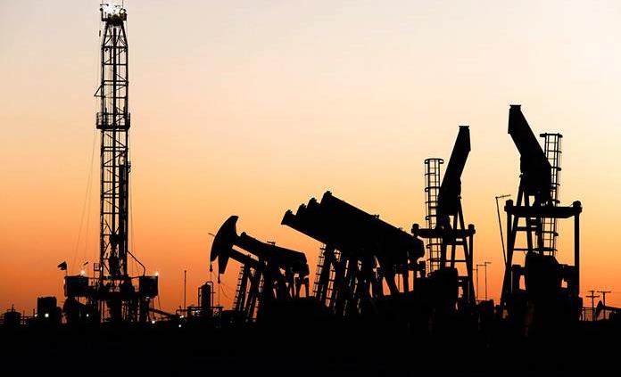 El petróleo cierra al alza animado por la recuperación económica
