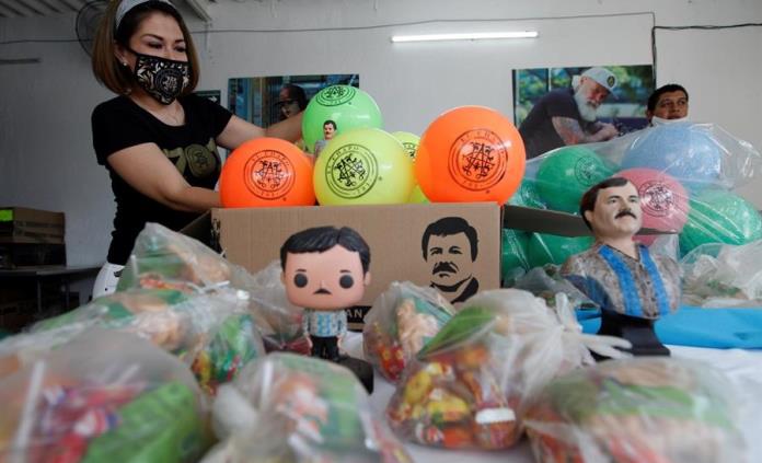 Hija del Chapo Guzmán regaló a niños mexicanos juguetes con imagen del capo