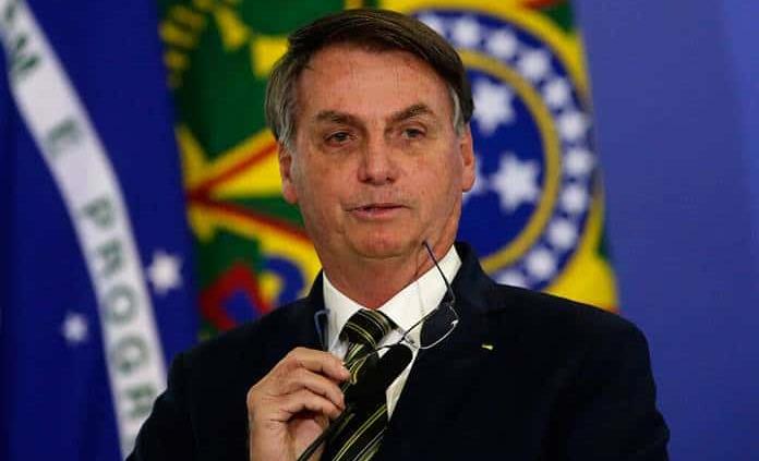 Bolsonaro niega interferir en la Policía y manda callar a la prensa