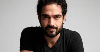 Alfonso Herrera denuncia robo en el AICM