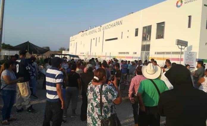 Protesta en un hospital; muere por Covid-19