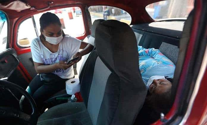 Detrás de la foto viral: la lucha de la familia Garcés contra el coronavirus