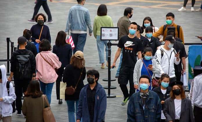 China autoriza la apertura de espacios cerrados y rebaja nivel de emergencia