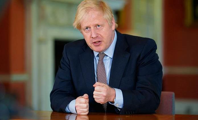 Johnson defiende una desescalada cautelosa entre críticas de la oposición británica y las autonomías
