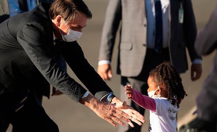El avance del COVID-19 en Brasil alarga pulso entre Bolsonaro y gobernadores