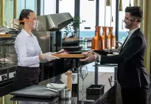 Crean pantalla facial para la reapertura del sector restaurantero