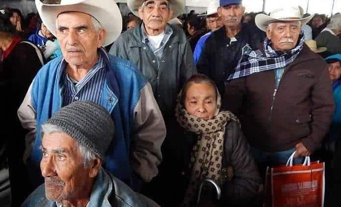 Supuestos trabajadores del IMSS engaña a personas de la tercera edad para robar en sus casas