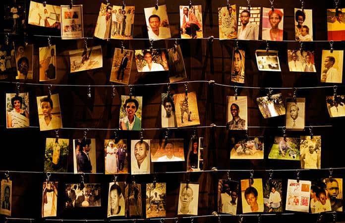 Fotografías de víctimas del genocidio en Ruanda / Foto: AP