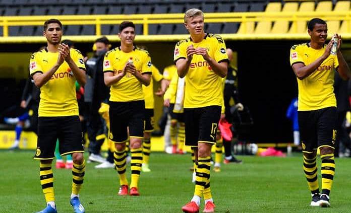 El Dortmund dedica su triunfo a la afición ausente celebrando en la curva vacía