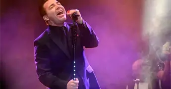 Cristian Castro, captado con una nueva mujer