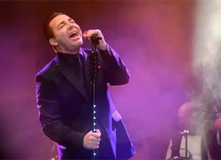 Cristian Castro, captado con una nueva mujer