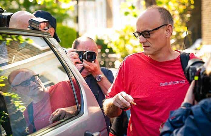 Dominic Cummings viajó más de 400 km a pesar de estar enfermo de Covid-19 / AP