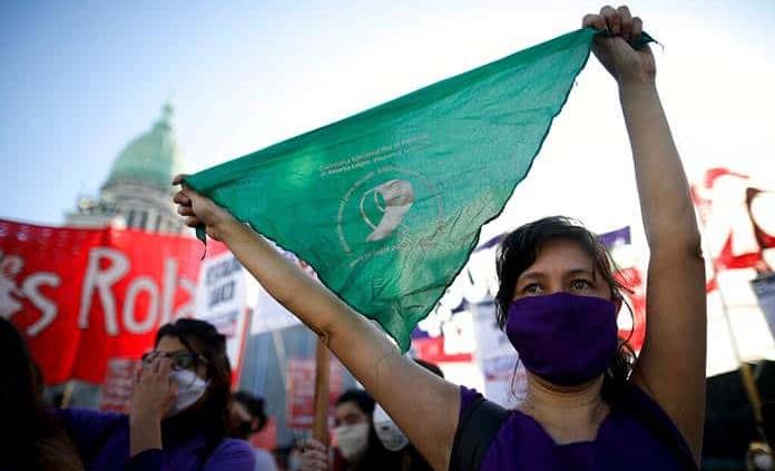 Pandemia no frena reclamo por aborto legal en Argentina