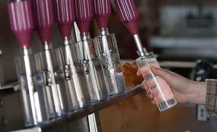 Recomiendan no dejar aerosoles ni gel en el auto