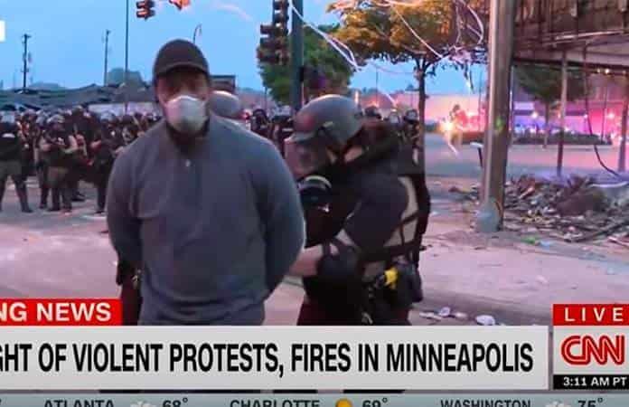 Un periodista de CNN fue detenido mientras transmitía un reporte sobre las protestas raciales