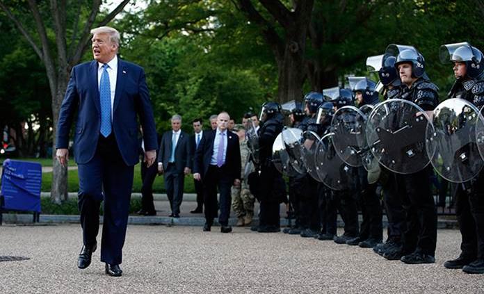 Trump amenaza con emplazar a fuerzas armadas por disturbios