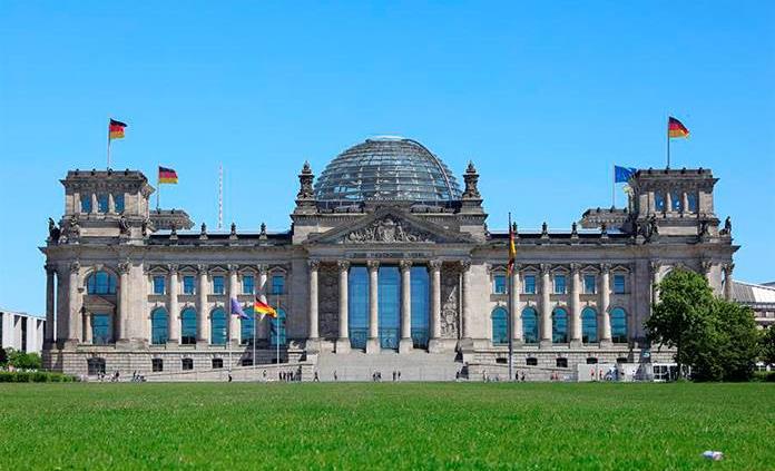 Policía alemana suspende alerta tras retirar paquete sospechoso en el Bundestag