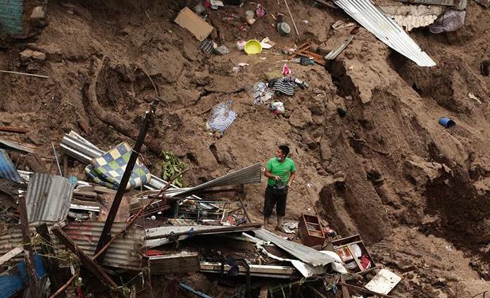 Encuentran los cuerpos de siete salvadoreños soterrados tras intensas lluvias