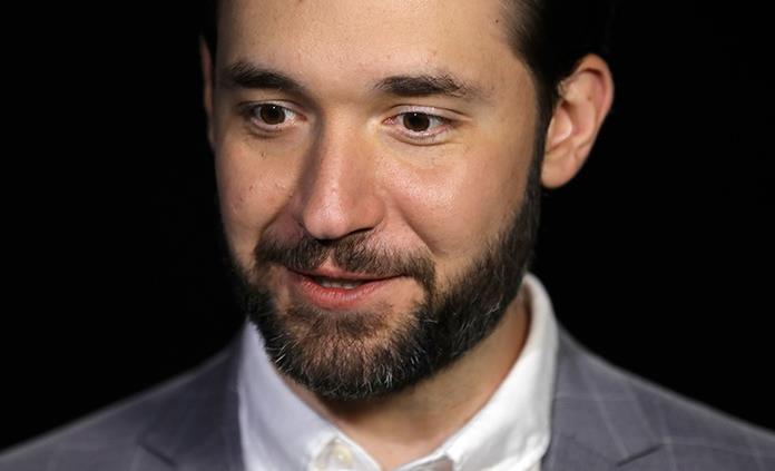 El cofundador de Reddit abandona la Junta Directiva y pide un sustituto de raza negra