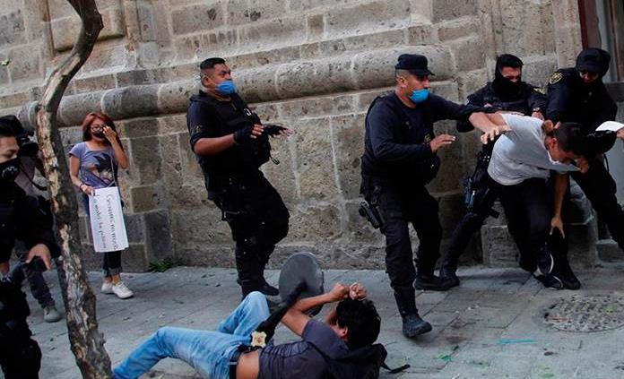 Detenciones por muerte de Giovanni no apaciguan la ira ante la brutalidad policiaca