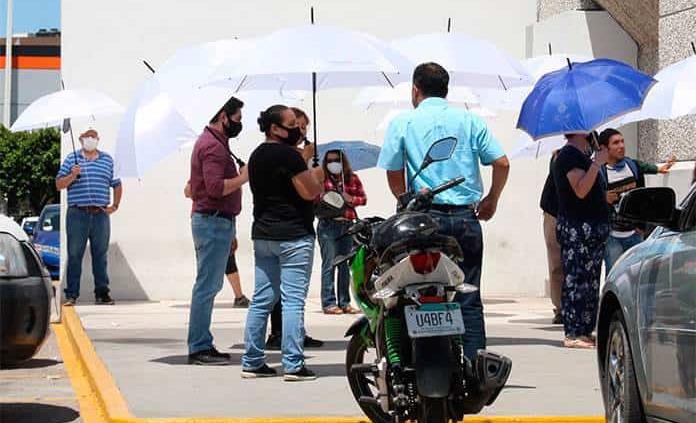 Cierre de sucursales retarda servicios en sucursales Banamex