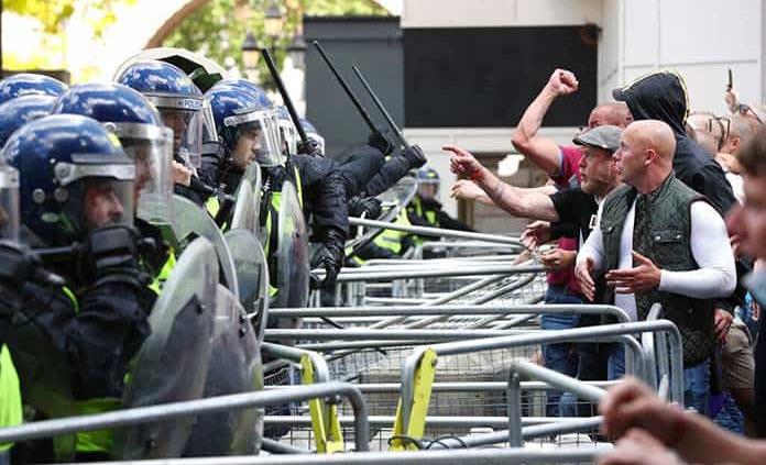 Quince heridos por enfrentamientos entre la Policía y manifestantes de ultraderecha en Londres