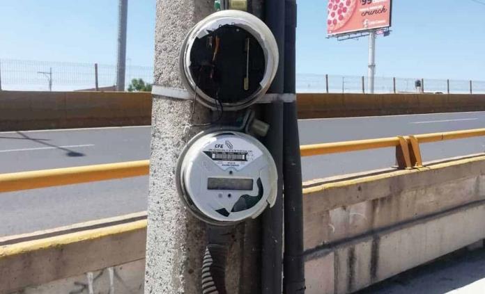 Vandalizan medidores y dejan sin luz un tramo de la avenida Salvador Nava