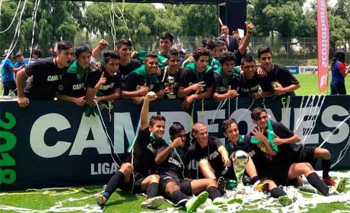 RIGO SALAZAR: UNA CARRERA DE EXITOS