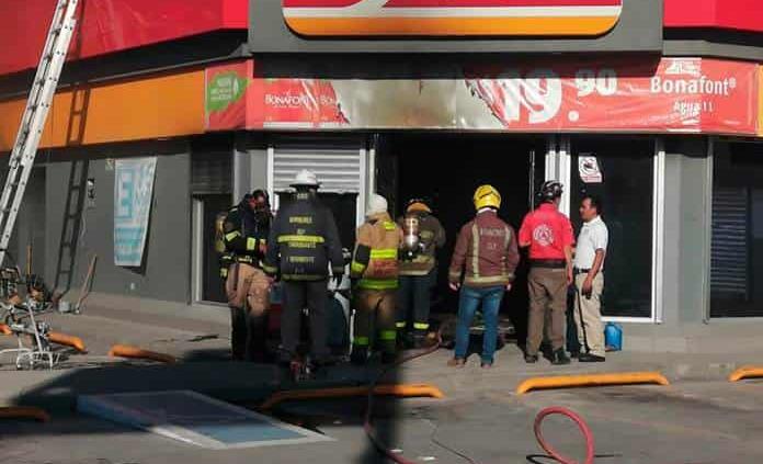 Se incendia OXXO de San Ángel por una falla eléctrica