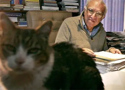El Universal se disculpa con lectores y familia de Monsiv&aacute;is 