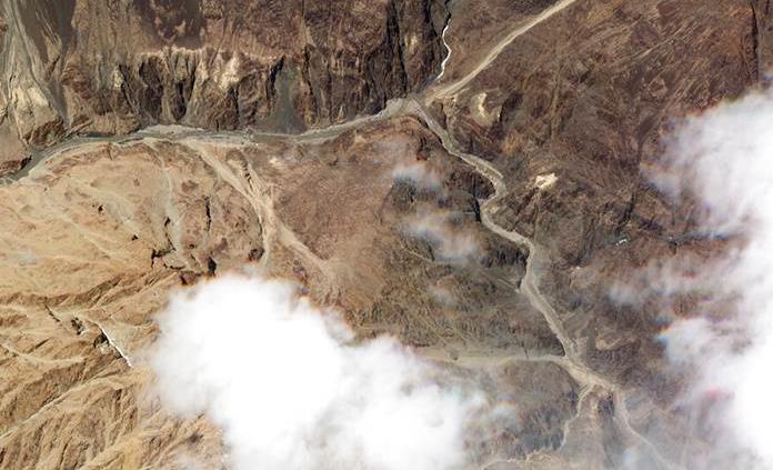 La India culpa a China de enfrentamientos por construir en la frontera