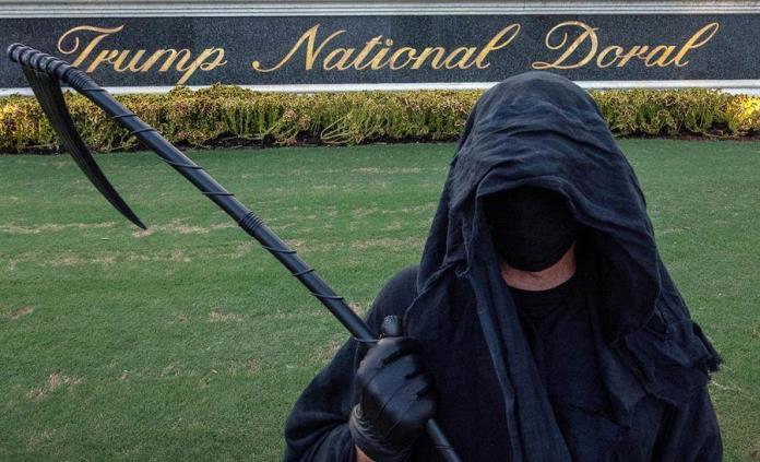 Vestido de La Muerte abogado pide a Trump y DeSantis seriedad ante COVID-19