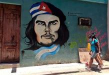 Velan sin honores a militar que capturó al Che en Bolivia