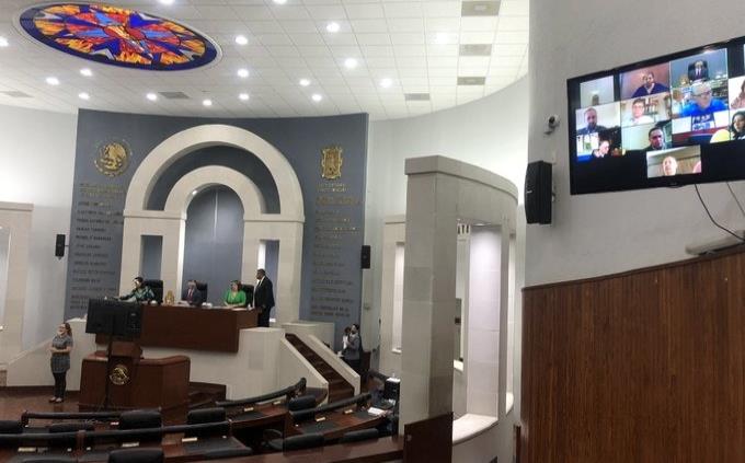 Aun a distancia, El Mijis causa controversia y motiva moción de orden en sesión legislativa