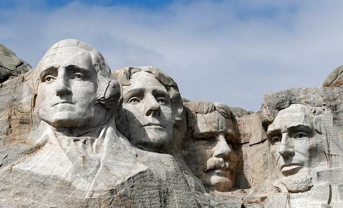 El monte Rushmore, una herida abierta para los indígenas, espera a Trump