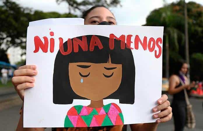 Mujeres protestan tras los recientes casos de violación de niñas colombianas / Foto: EFE