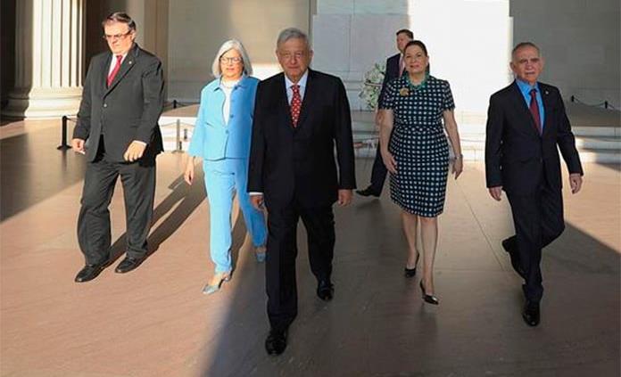 Hacen fiesta mexicana por visita de AMLO a Casa Blanca