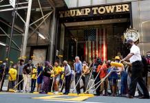 Trump tiene un reloj en la Quinta Avenida de Nueva York por el que nunca ha pagado