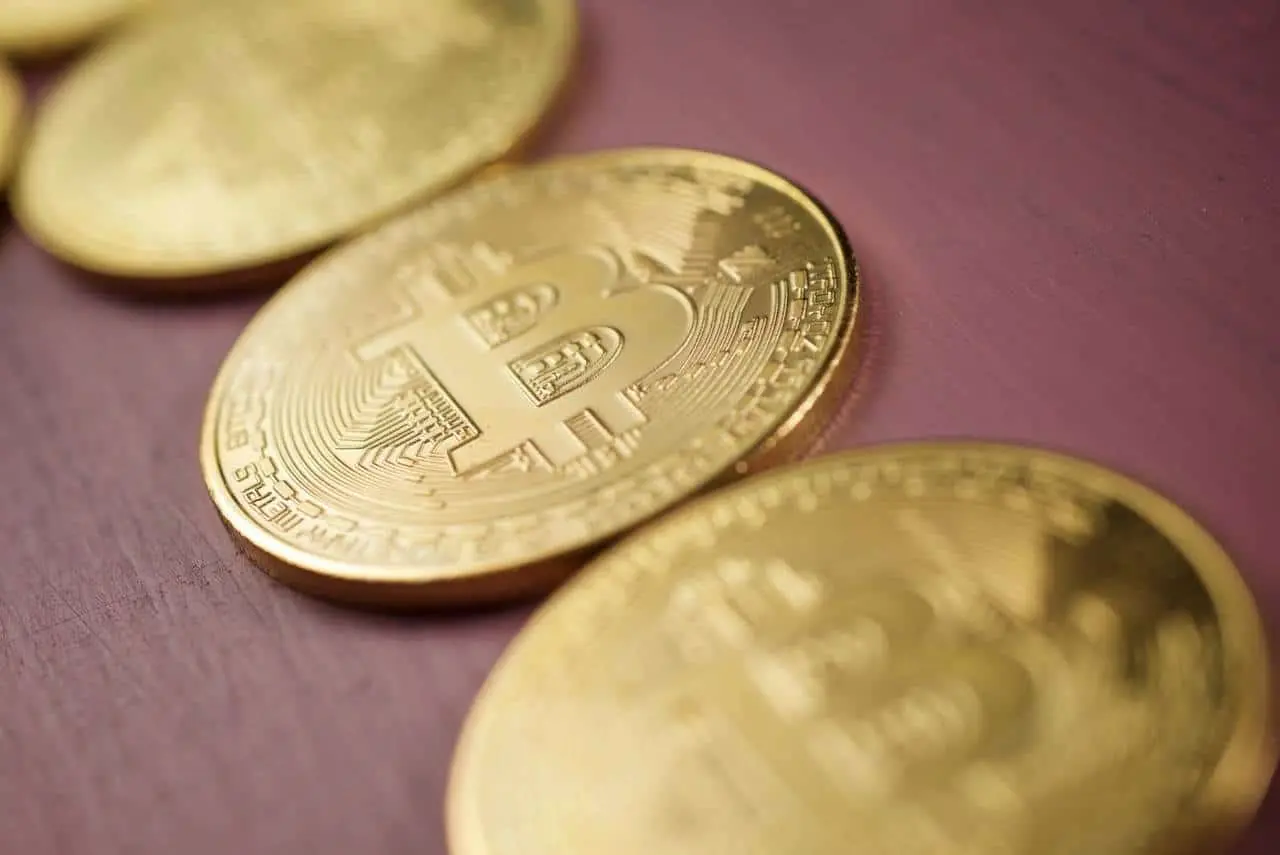 Exgobernadores de Banxico alertan sobre monedas virtuales