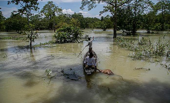 Mueren 221 por inundaciones y deslaves en el sur de Asia