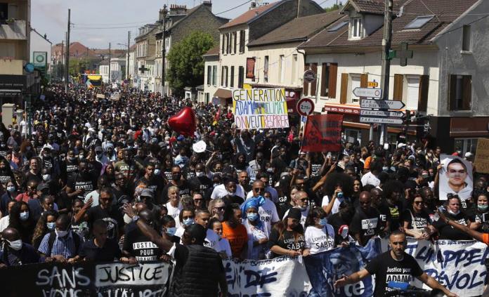 Marchan en Francia por hombre muerto a manos de policías