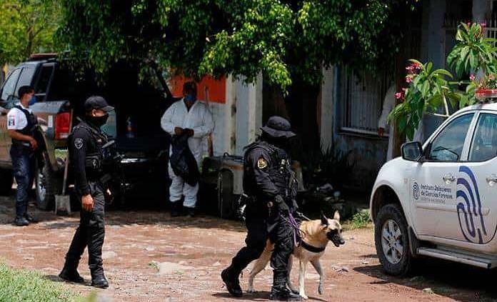 Suman 28 los cuerpos hallados en fosa en Jalisco