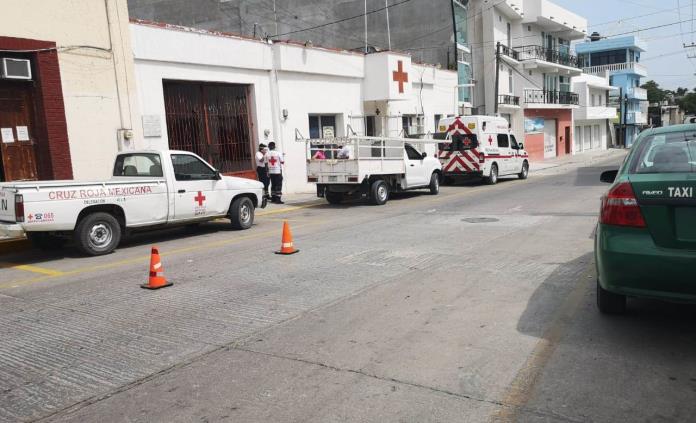 Fallece mujer a bordo de una camioneta particular frente a la Cruz Roja en Valles