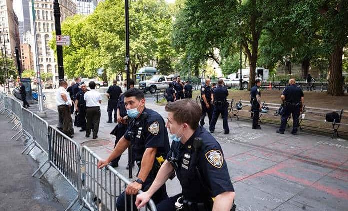 Desalojan la acampada contra el racismo frente al Ayuntamiento de Nueva York