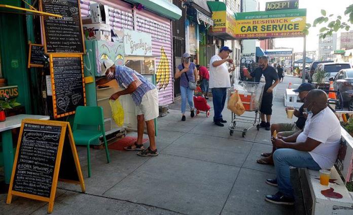 Refrigeradores comunitarios contra el hambre en Nueva York