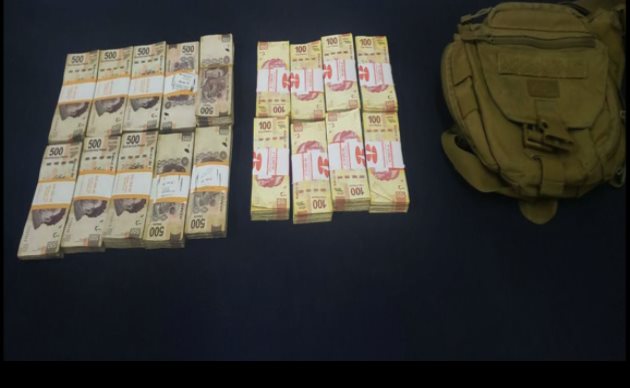 Arrestan en Salvador Nava a un hombre armado; traía 580 mil pesos en efectivo y 17 cheques bancarios