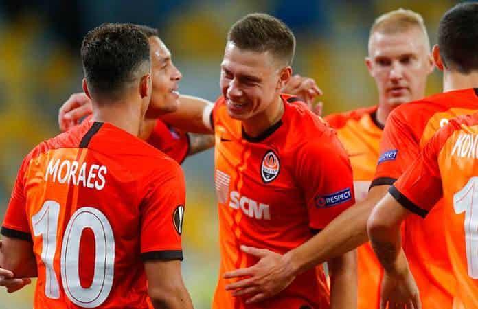 El Shakhtar ucraniano logró el pase a cuartos al ganar por 3-0 al Wolfsburgo / Foto: AP